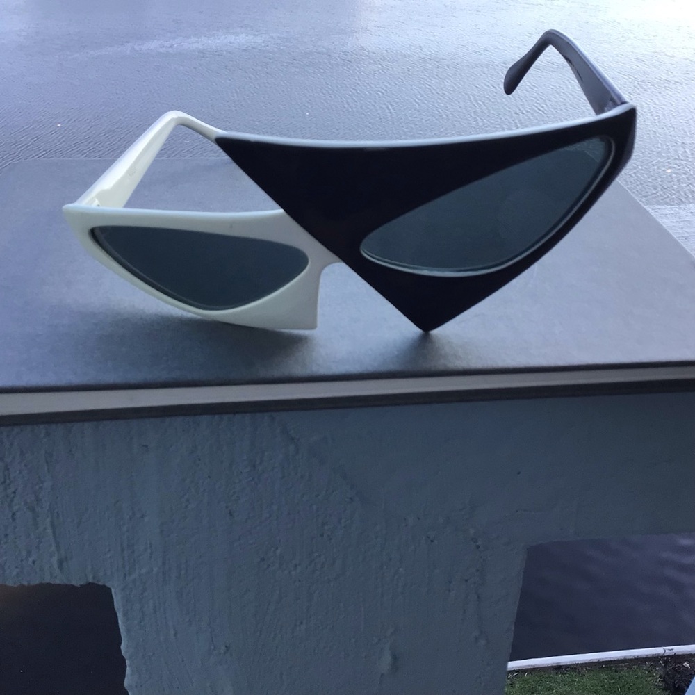 Super Fun Asymmetric Black & White Cat Eye Sunglasses - Picture 6 of 8